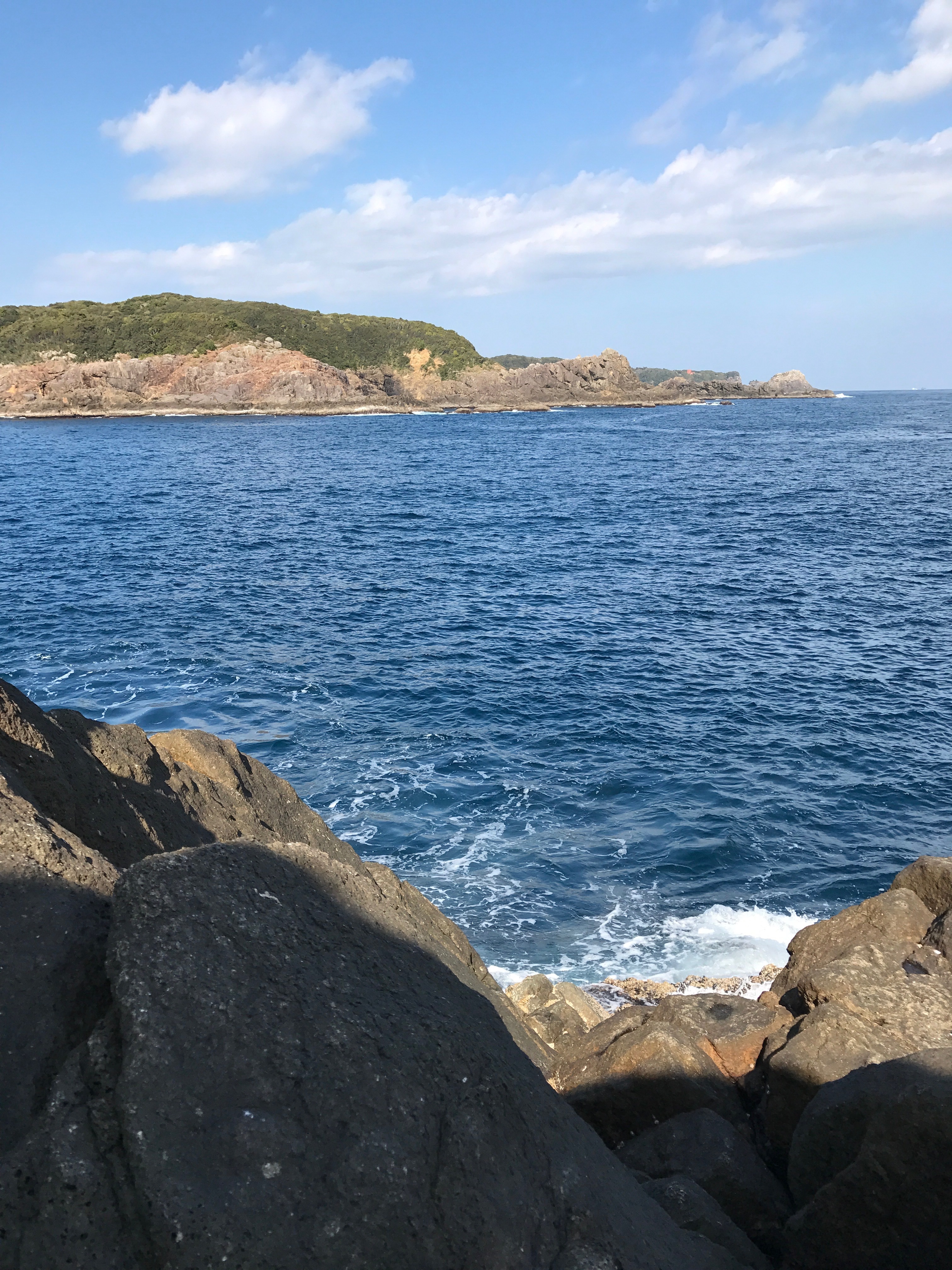 串本大島の北西風に強いショアジギングとエギングポイント須江崎ズログチの釣り場紹介、和歌山県南紀串本大島のドン深地磯